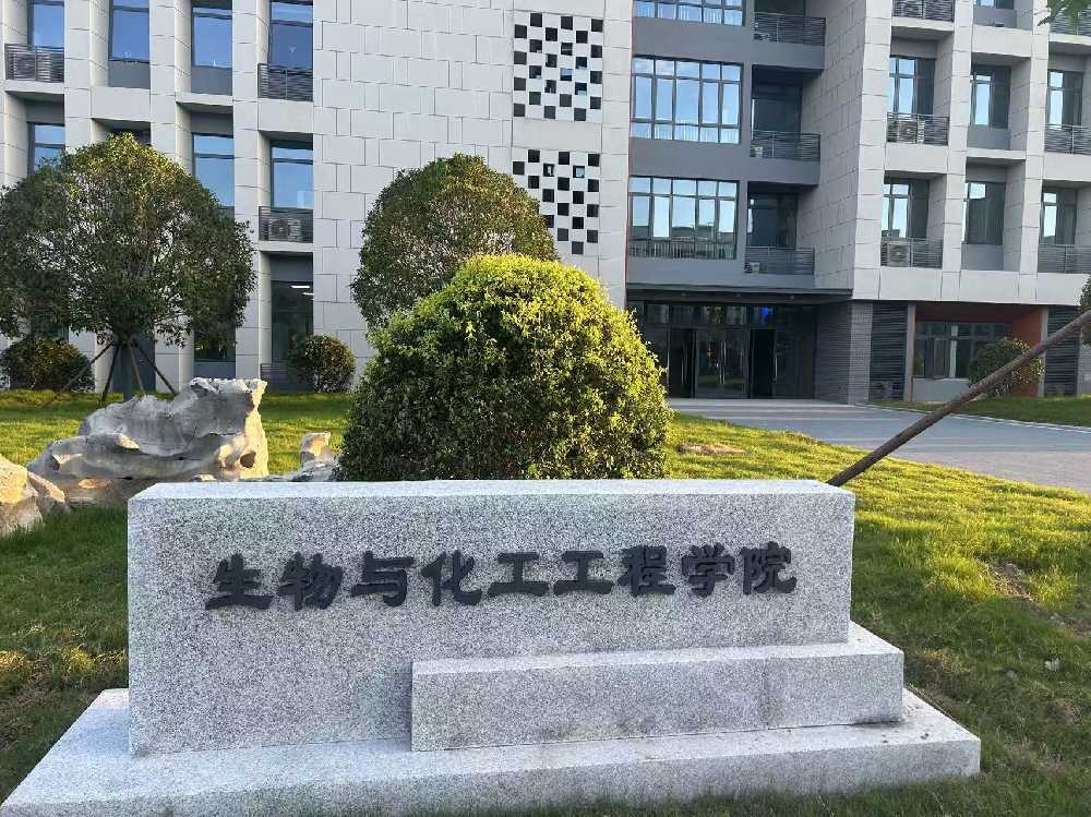 雨湖区扬州职业大学体育场高杆灯项目
